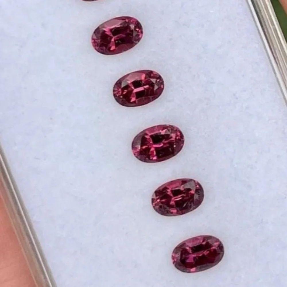 3.30 carats Umbalite Garnets - SIX Calibrated 6mm x 4mm - Eye Clean Stones - Picture 6 of 7